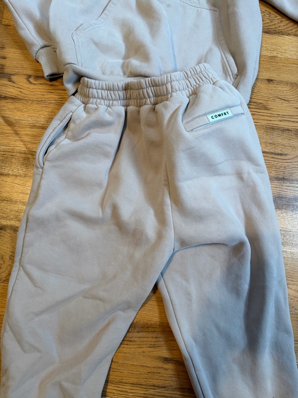 COMFRT BRAND travel sweatsuit set!